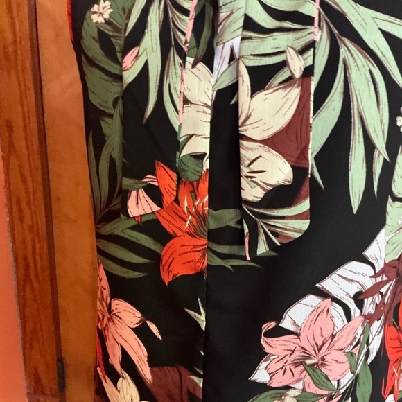 Violet Ruby Tropical Sleeveless Top - Picture 6 of 9